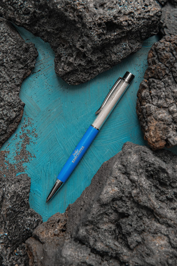 Ручка с пеплом вулкана Шивелуч