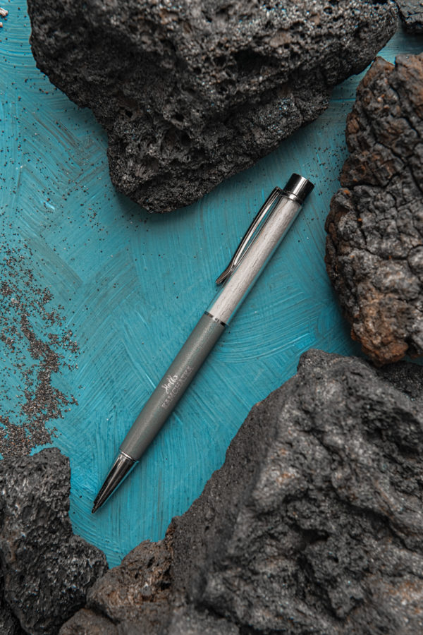Ручка с пеплом вулкана Шивелуч