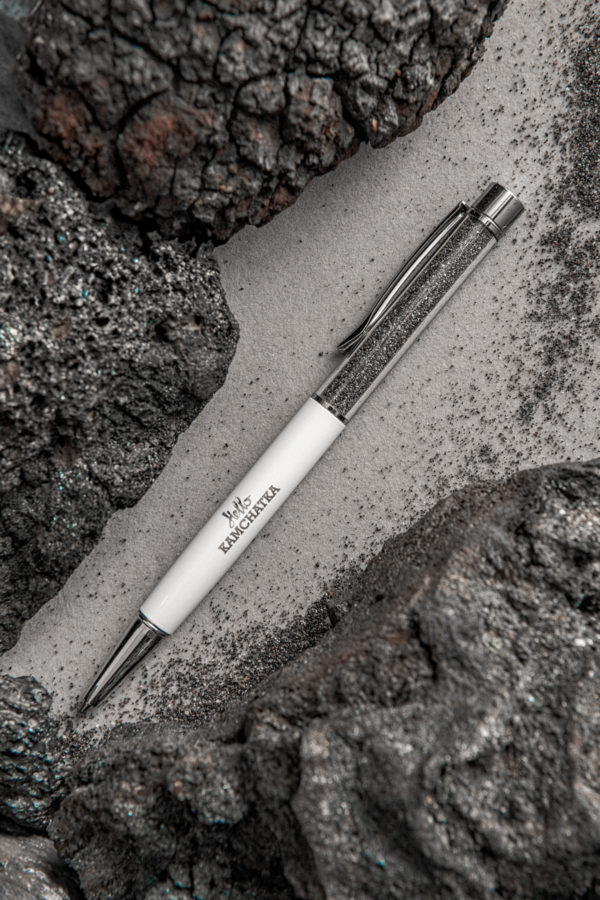 Ручка с черным песком Халактырского пляжа