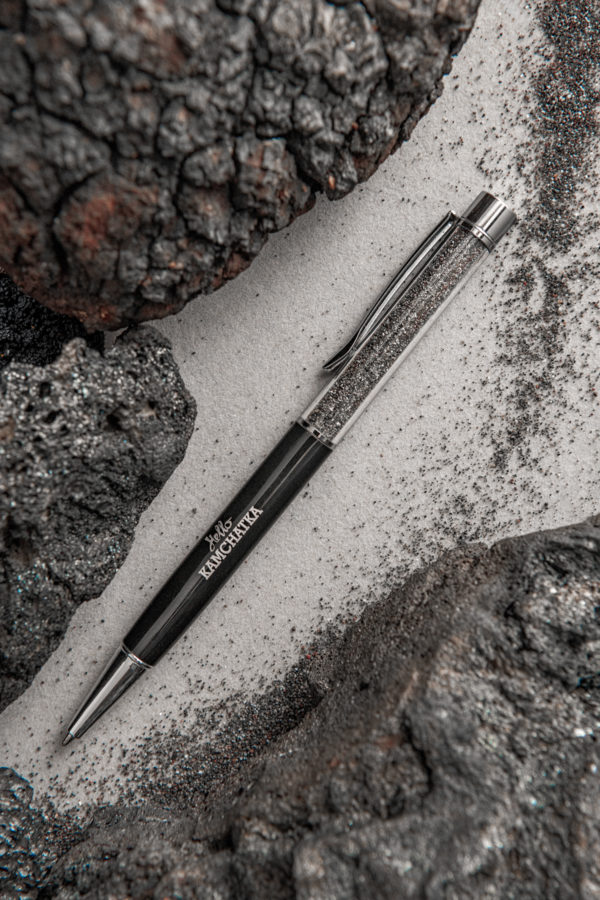 Ручка с черным песком Халактырского пляжа